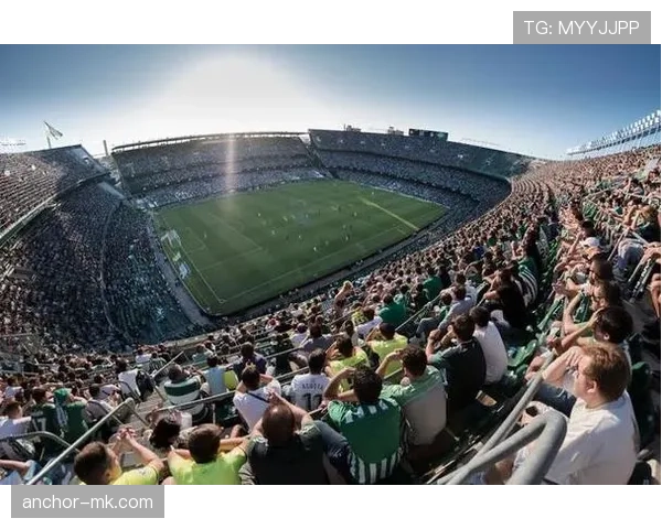 比利亚马林球场激战上演，西甲焦点对决点燃球迷热情